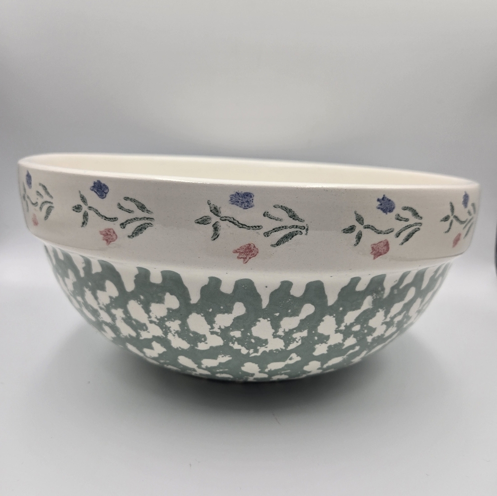 Floral trimmed sponged base ceramic bowl